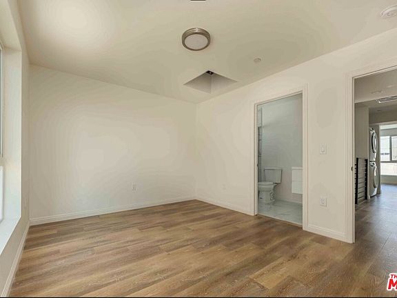 3rd image of 815 N Kingsley Dr