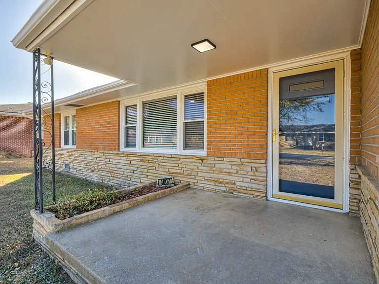 4007 Morgan Ave — Photo 2