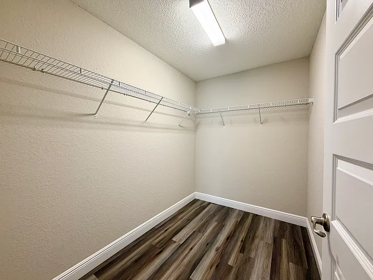 210 Oak Ln — Photo 20