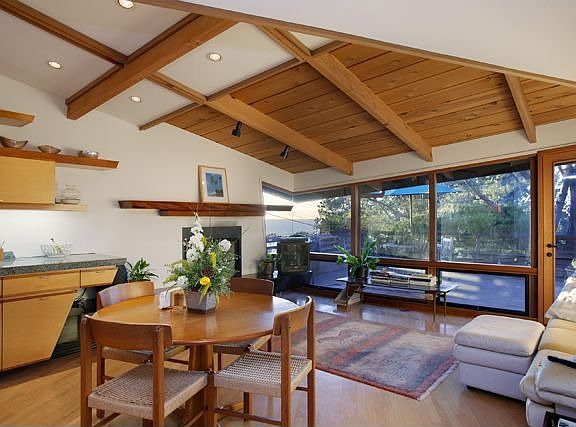 Great indoor/outdoor entertaining