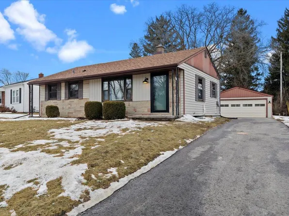 1518 North 10th AVENUE, West Bend, WI 53090