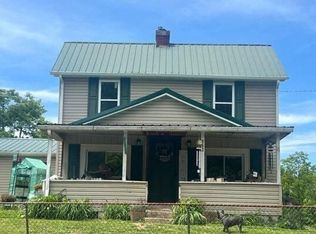 863 McLane Pike, Red House, WV 25168