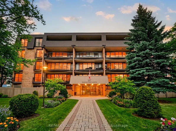 337 Simcoe St N #401, Oshawa, ON L1G 4T2