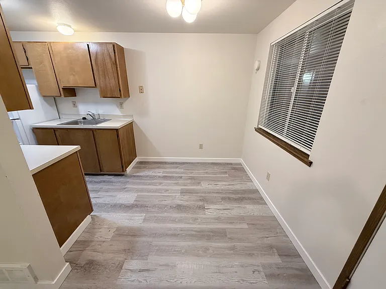 Manor Apartments — Photo 8