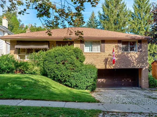 8 Bonnylyn Dr, Kitchener, ON N2M 1S6