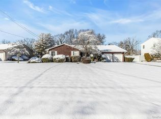 61 Hofstra Drive, Plainview, NY 11803