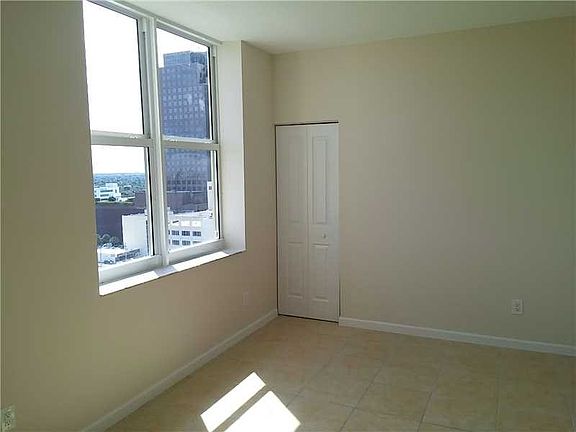 5th image of 511 SE 5th Ave APT 1506