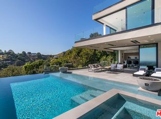 9406 Lloydcrest Dr, Beverly Hills, CA 90210