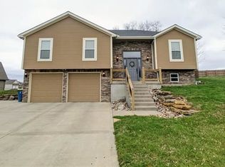 911 Stonecrest Dr, Kearney, MO 64060