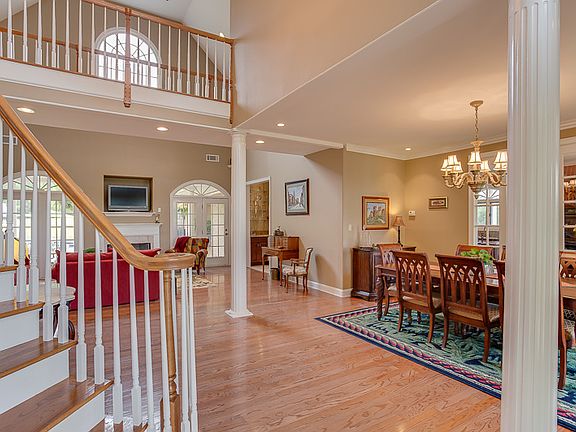 5th image of 40 Hickory Woods Ln