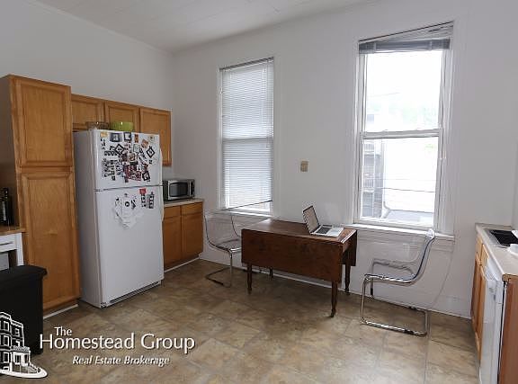 2nd image of 1114 N Winchester Ave #2REAR