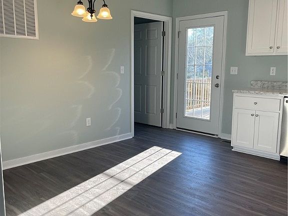 5th image of 4916 Courtney Ct