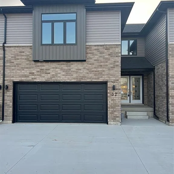 32 Betty Ct — Photo 1