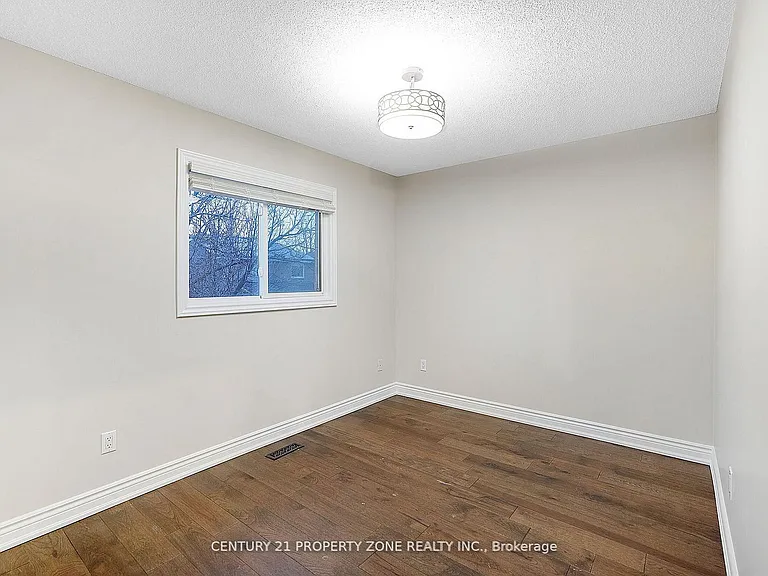 4 Garbutt Cres — Photo 25