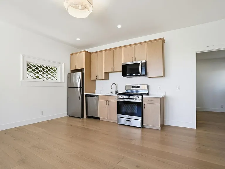 172 Bella Vista Ave #C — Photo 3