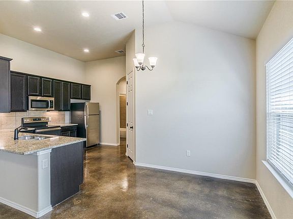 5th image of 153 Samuel Dr #B