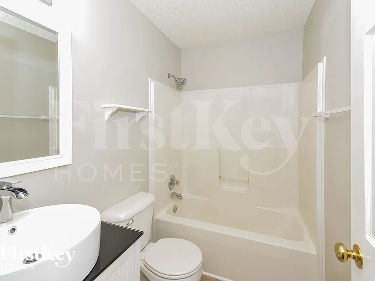 3890 Mackenzie Dr — Photo 14