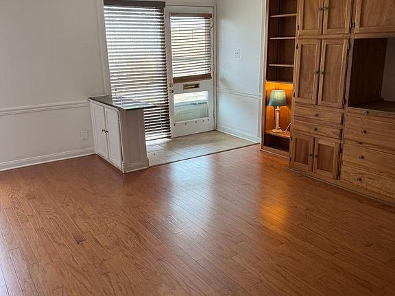 2nd image of 2633 Fort Farnsworth Rd #268