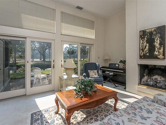 3rd image of 35 Lawton Dr APT 128