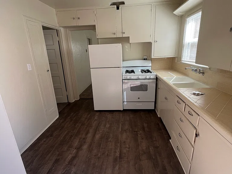 621 E Church St — Photo 8