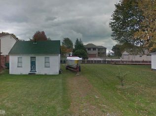 46110 Edgewater Dr, Chesterfield, MI