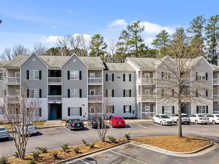Blue Hill Apartments — Photo 1