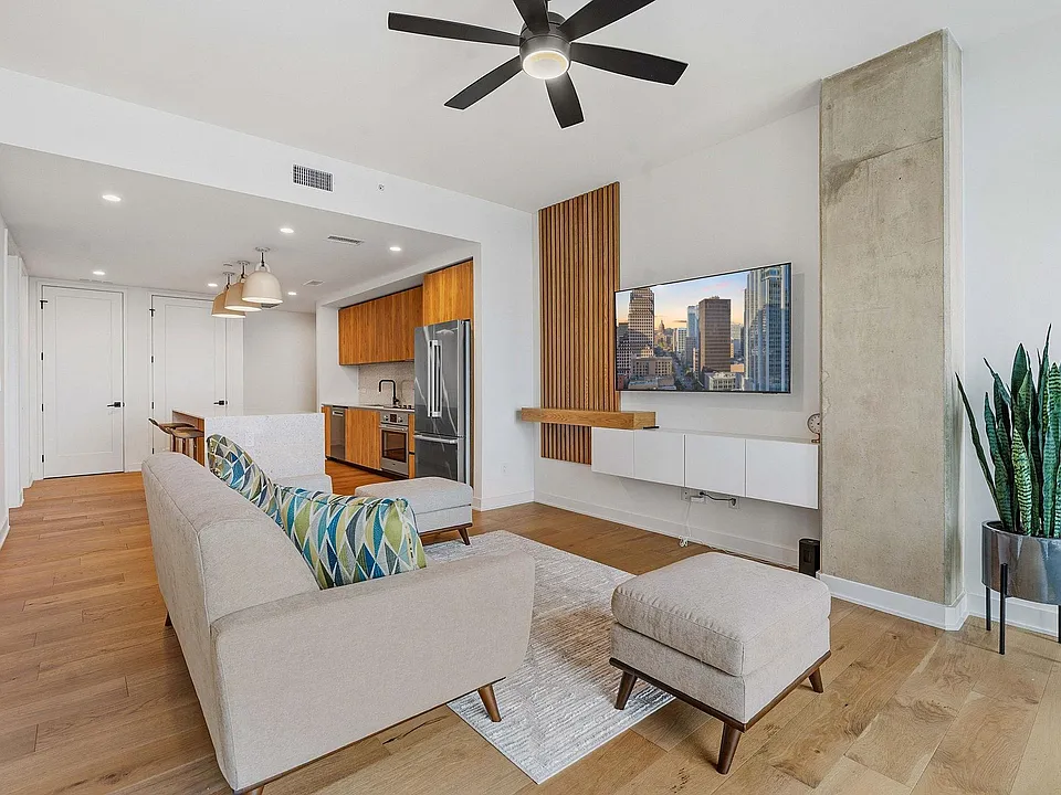 84 East Ave #3810