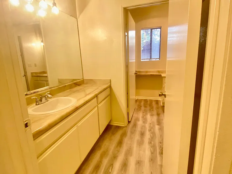 7343 Balboa Blvd #101 — Photo 6