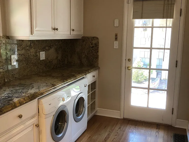 1051 Cherry Ave — Photo 32