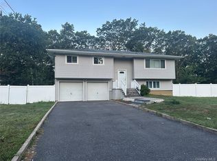 8 Maryanne Ave, Port Jefferson Station, NY 11776