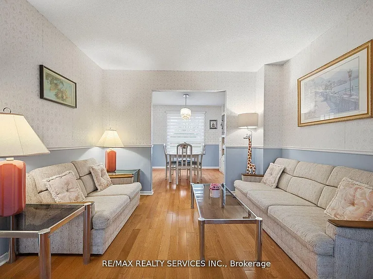 62 Fernbrook Cres — Photo 10