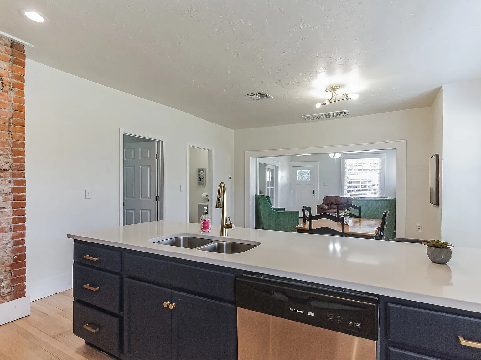 2247 W Park Pl — Photo 4