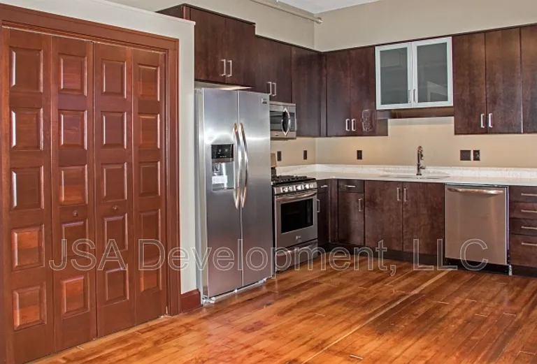611 Sycamore St #302 — Photo 1