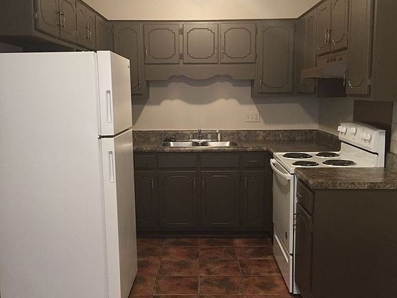 3rd image of 134 Helen Cir APT B
