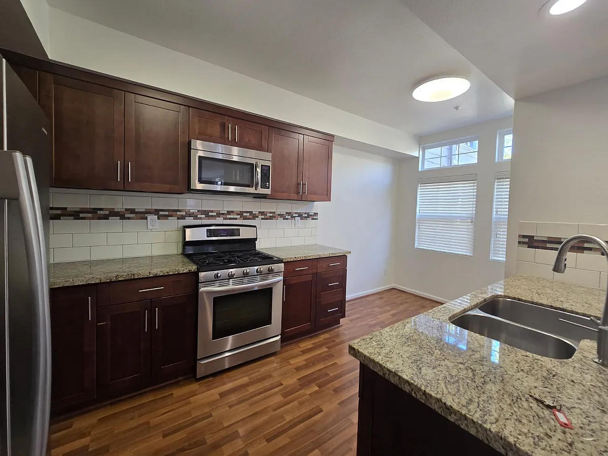 Building Photo - 325 Swallowtail Ct