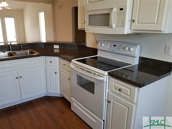 3rd image of 211 Sunview Drive