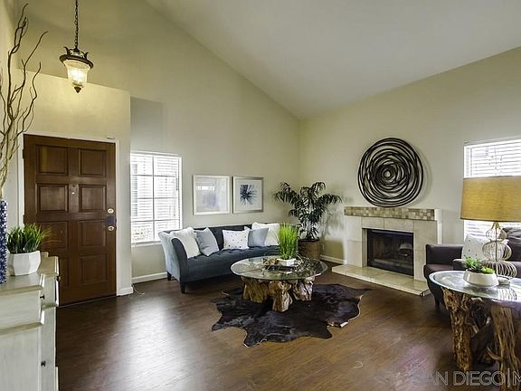 2nd image of 1107 Manzana Way