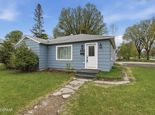 1502 Cherry St, Grand Forks, ND 58201
