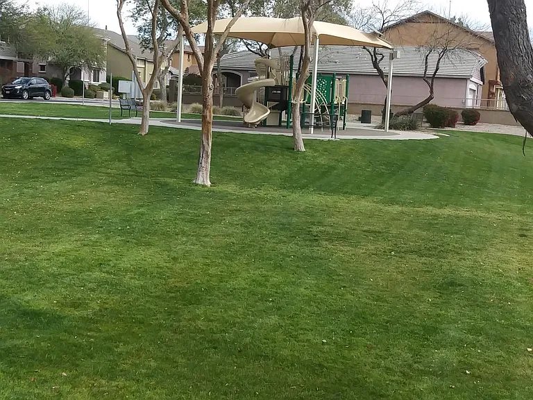 3720 E Kerry Ln — Photo 3