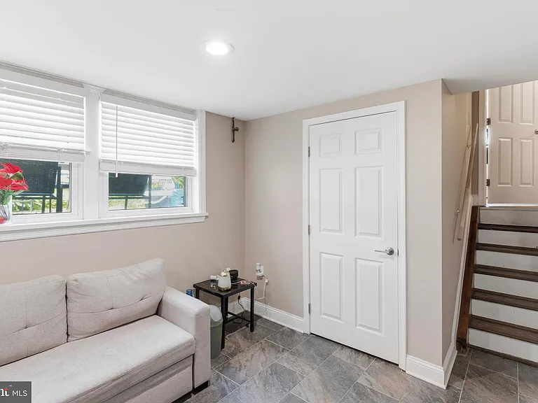912 Shelley Rd — Photo 23