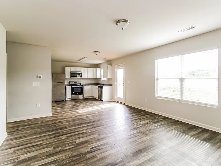216 Glenoaks Dr — Photo 4