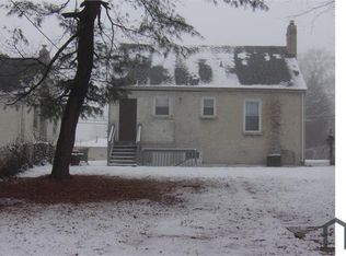 1930 Chambers Rd, Saint Louis, MO 63136