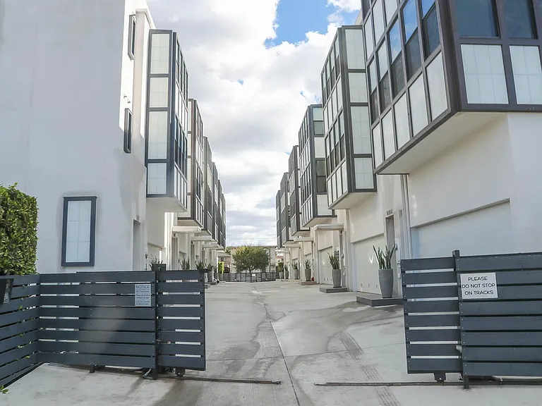 1828 1/2 S Redondo Blvd — Photo 15
