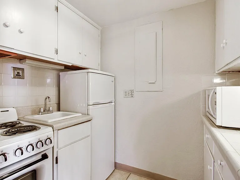419 E Broughton St #4 — Photo 3