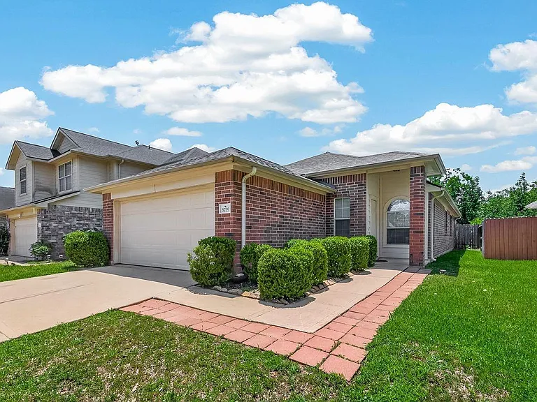 6739 Windy River Ln — Photo 2