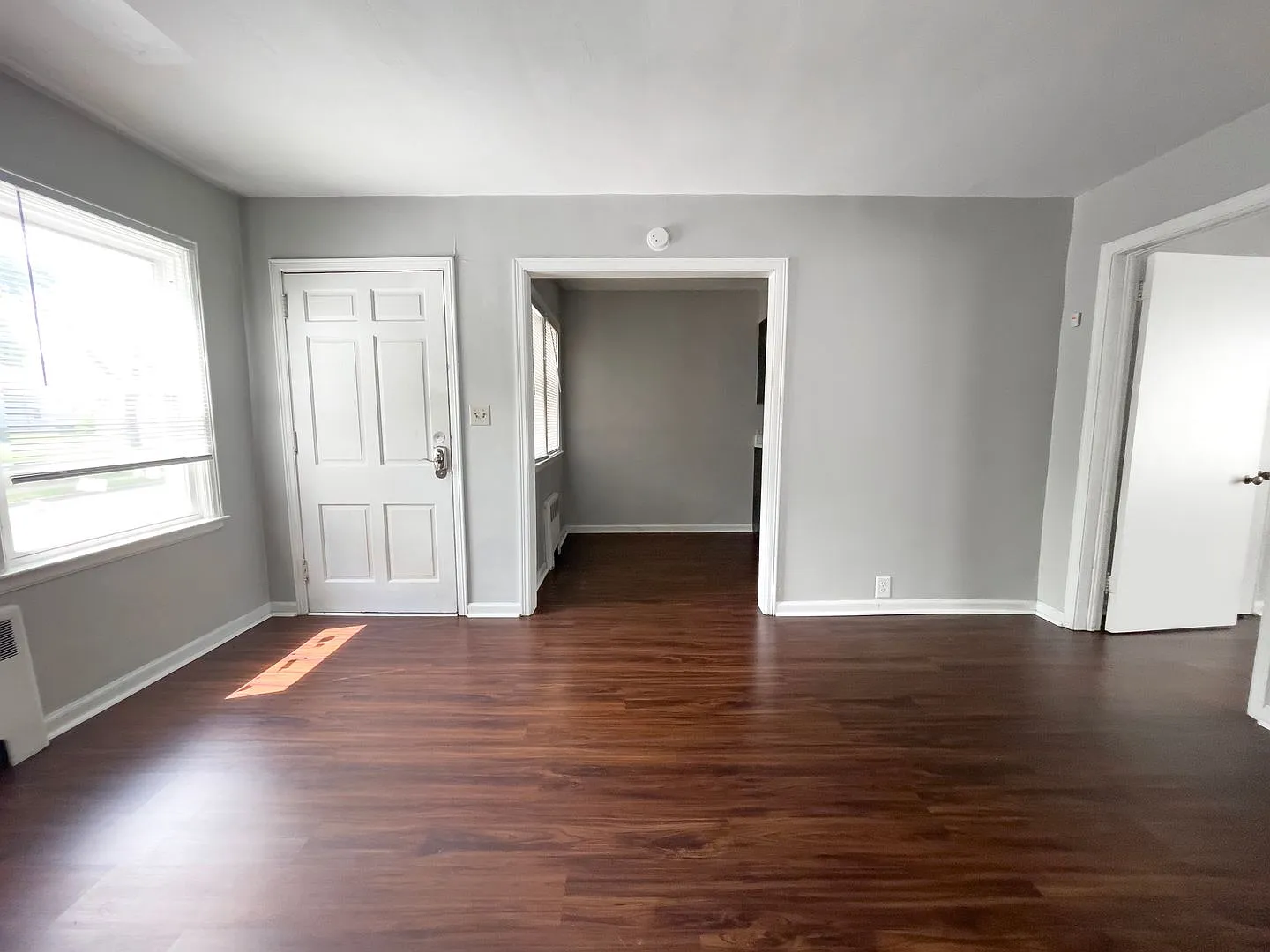 Cozy 1 bedroom, Close to Campus — Photo 3
