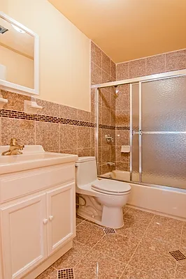 Rented by Perry Associates NYC Inc | media 10