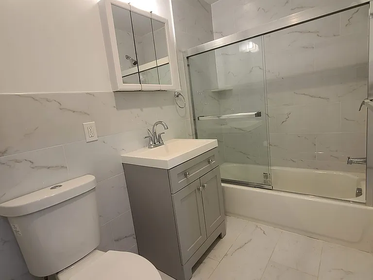 100 Griffith St #3R — Photo 10