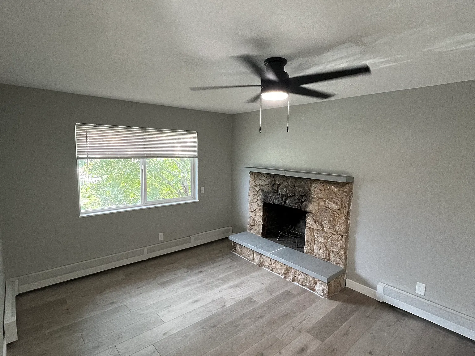 2 bed, 950 sqft, $1,550 — Photo 4