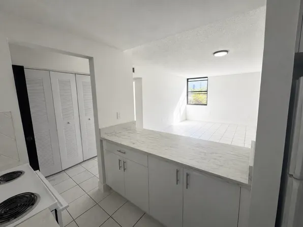 6565 W 2nd Ct, Hialeah, FL